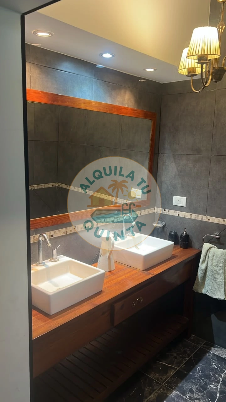 Dormitorios y baños - Estancia N.º 15 — Lobos