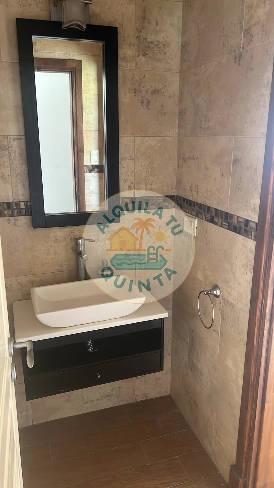 Dormitorios y baños - Estancia N.º 15 — Lobos